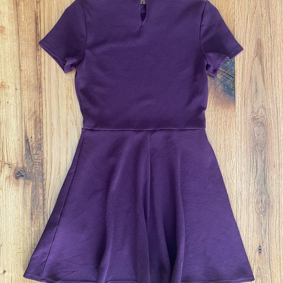 Purple Burgundy Collared Short Sleeve Dress - Picture 5 of 7